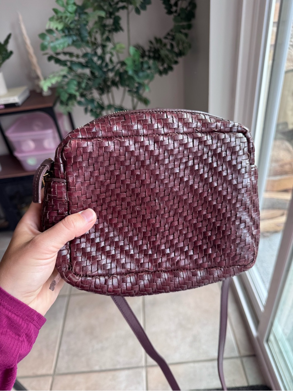 Clare V. Midi Sac Woven Leather Crossbody Bag in plum/dark purple